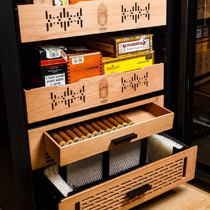 Các khay chứa được làm từ gỗ tuyết tùng tốt nhất cho việc bảo quản cigar
